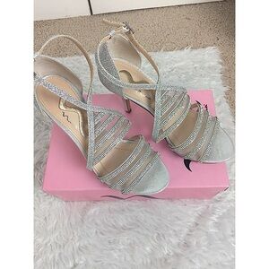 SEXY SILVER METALLIC HEELS W/ RHINESTONES